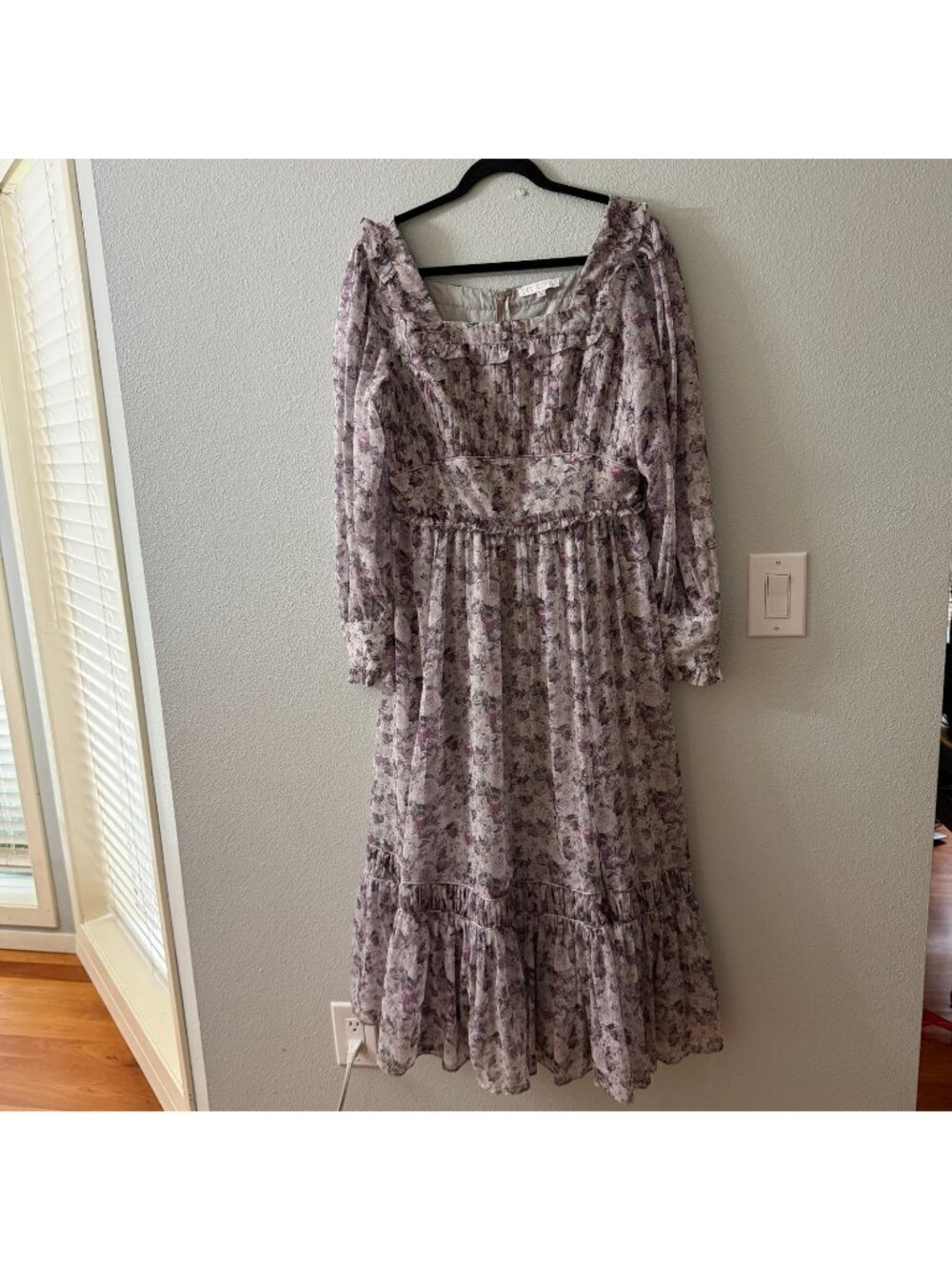 Ivy City Co Viola Purple Floral Ruffle Long Sleeve Dress MEDIUM Chiffon